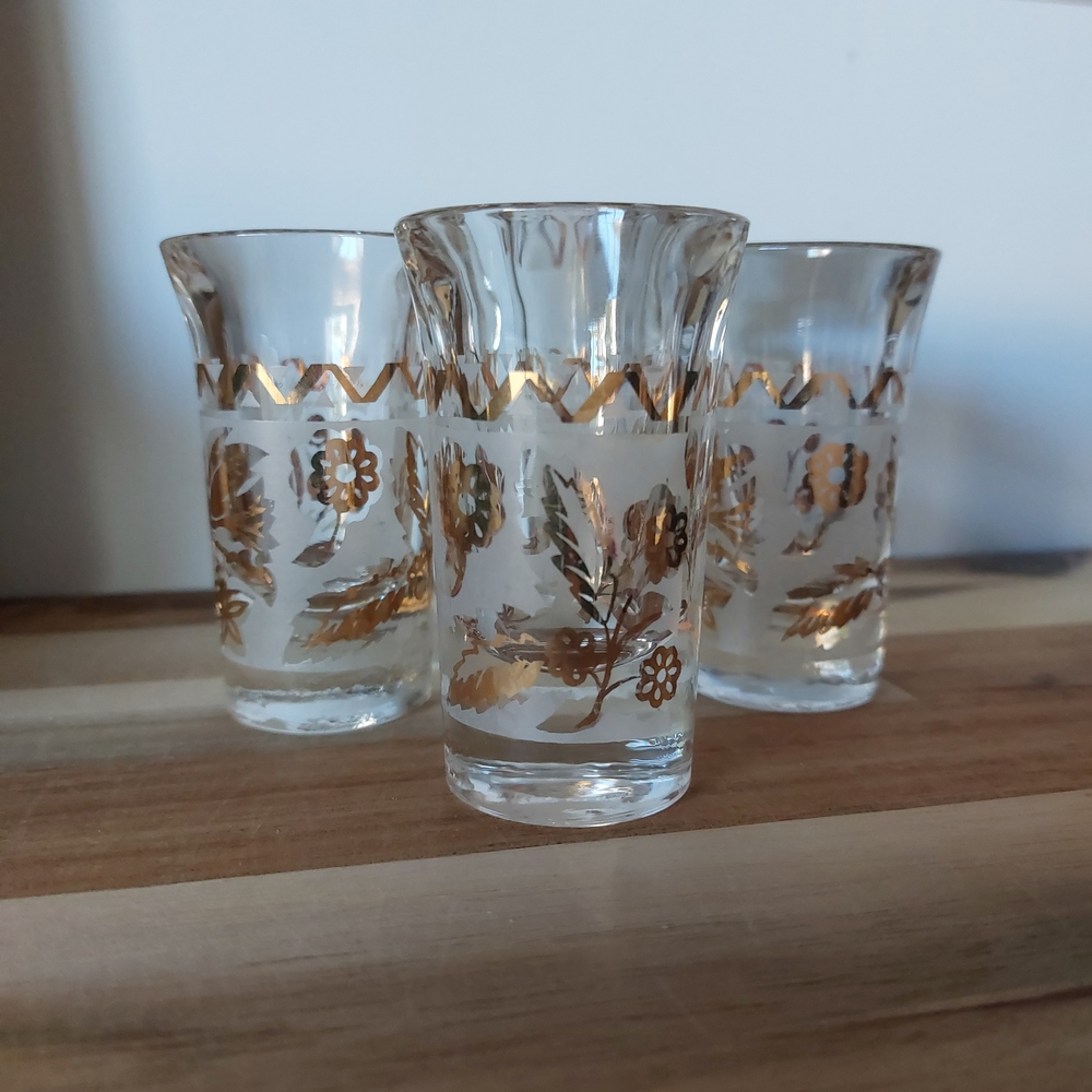 Vintage Elegant Gold Floral Shot Glass Set